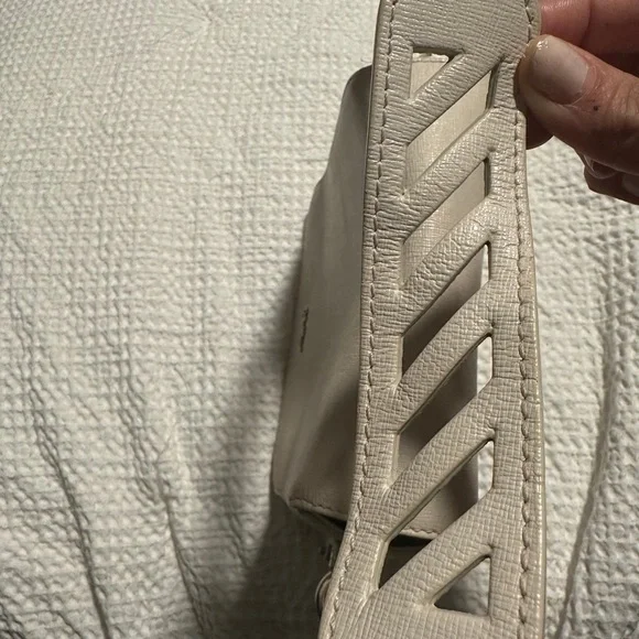 Off-White Black and Cream Diagonal Stripe bag - Picture 6 of 6